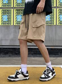 Manfinity Homme Quần short nam dáng rộng có túi nắp và eo có dây rút - Màu Khaki - Xem 5