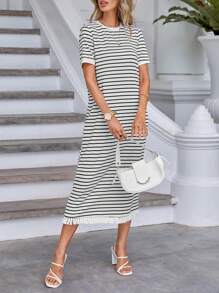 SHEIN Essnce 條紋印花流蘇下擺T恤洋裝 - 黑與白 - 查看 6