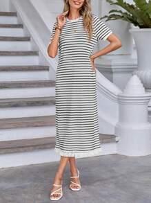 SHEIN Essnce 條紋印花流蘇下擺T恤洋裝 - 黑與白 - 查看 4