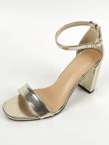 魅力四射金色涼鞋適用於金屬質感蛇皮壓花粗跟踝帶平底涼鞋 - 金色 - 查看 4