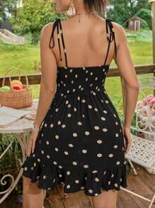 Soleia 印花肩上打結胸部褶皺荷葉邊吊帶洋裝 - 黑色 - 查看 2