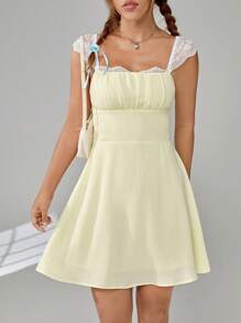 SHEIN Qutie Vestido con encaje en contraste pecho con fruncido - Amarillo - Ver 1