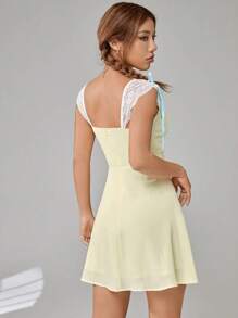 SHEIN Qutie Vestido con encaje en contraste pecho con fruncido - Amarillo - Ver 2
