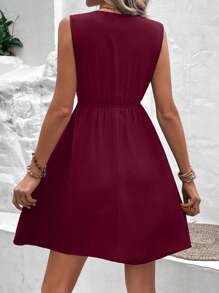 SHEIN VCAY 花卉刺繡缺口領繫腰帶洋裝 - 酒紅色 - 查看 2