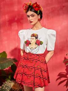 Frida Kahlo X SHEIN Blusa con estampado de figura de manga farol - Blanco - Ver 5
