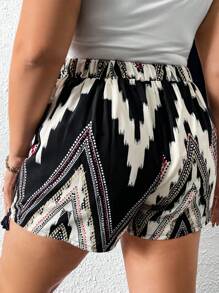 SHEIN VCAY 大码波西米亚风印花流苏边裹身结饰夏季短裙 - 杏色 - 查看 2