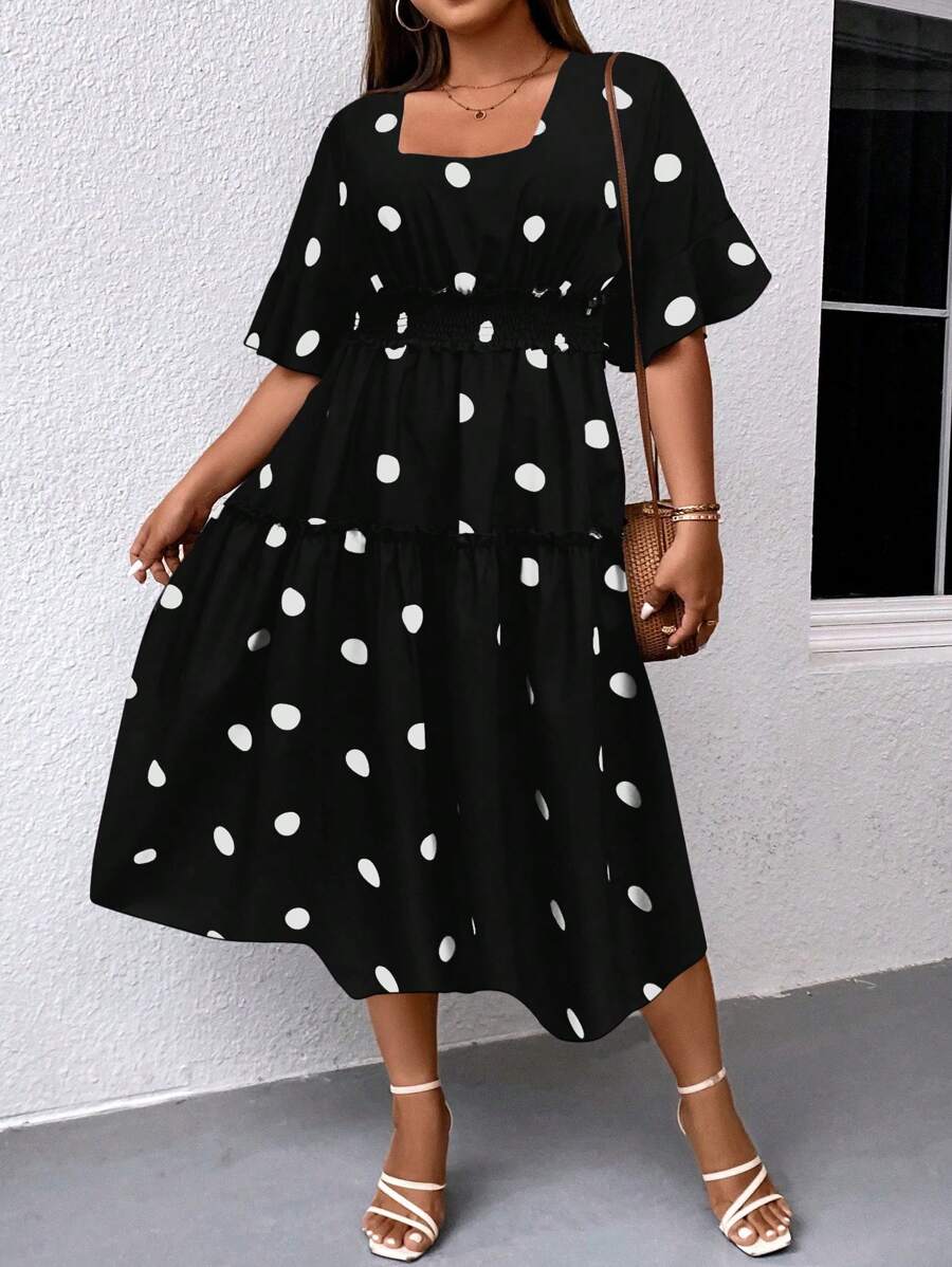 SHEIN Holidaya 加大圆点印花方领蝴蝶袖荷叶边下摆连衣裙长款女装 - 黑色 - 查看 1