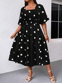 SHEIN Holidaya 加大圆点印花方领蝴蝶袖荷叶边下摆连衣裙长款女装 - 黑色 - 查看 3