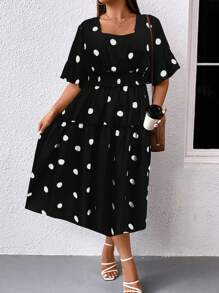 SHEIN Holidaya 加大圆点印花方领蝴蝶袖荷叶边下摆连衣裙长款女装 - 黑色 - 查看 6