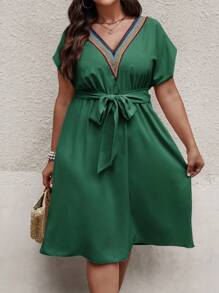 SHEIN LUNE Plus Contrast Tape Batwing Sleeve Belted Dress - Green - View 5
