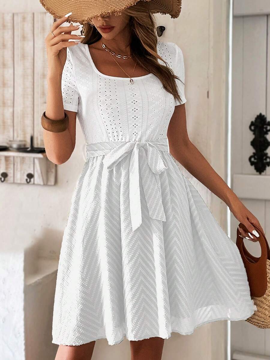 SHEIN LUNE 網眼刺繡腰帶A字連衣裙 - 白色 - 查看 1