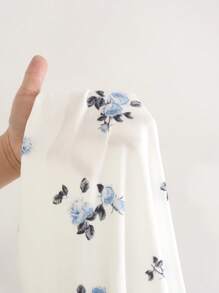 Snug Zone Camisón de noche con estampado floral, con cordones delanteros y encaje contrastante - Blanco - Ver 6