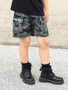 SHEIN 男孩迷彩印花翻蓋口袋工裝短褲