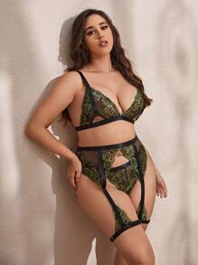 Plus Floral Lace Garter Lingerie Set - Multicolor - View 4