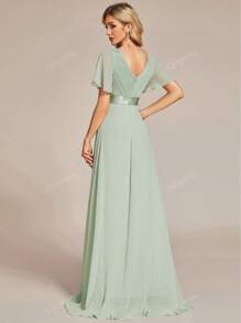 Elegante vestito da damigella primaverile con scollo a V, maniche a farfalla increspate, color salvia verde, adatto come vestito da ospite per matrimonio