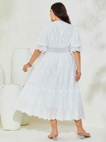 Mulvari Đầm Plus Size Sò điệp Dải chun Thắt nơ trước Tranh thêu màu trơn Boho - trắng - Xem 2