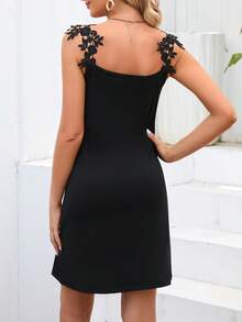 SHEIN Clasi 凸花蕾絲貼花寬肩帶連衣裙 - 黑色 - 查看 2