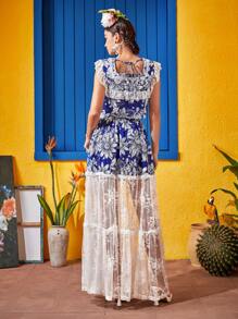 Frida Kahlo X SHEIN X Designer Miranda Gaviño 印花方領短款上衣和蕾絲拼接半身裙