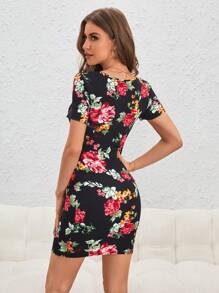 SHEIN Privé Floral Print Sweetheart Neck Bodycon Dress - Multicolor - View 3