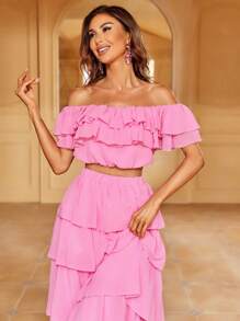 一字肩荷葉邊短款上衣和層疊下擺半身裙