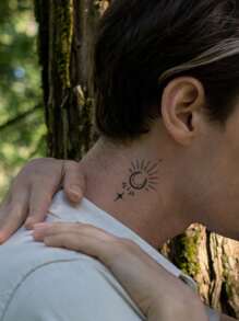 1張幾何圖案紋身貼紙假紋身貼防水持久簡約風月亮優雅派對和節日裝飾 - 黑色 - 查看 1