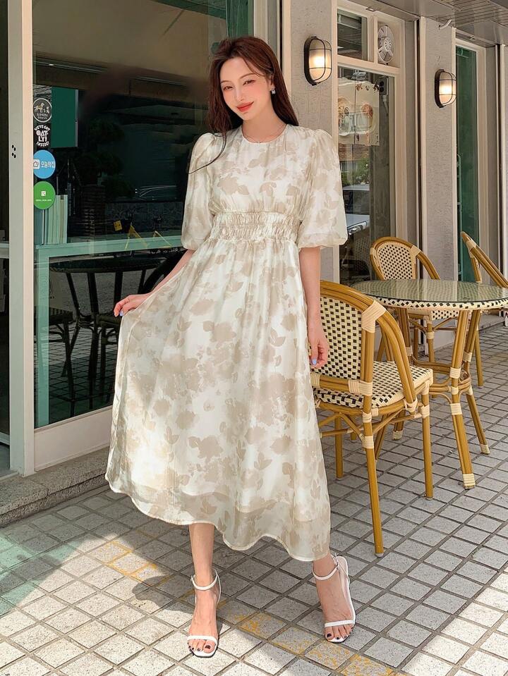 花柄にフリルのスカートが可愛い パフスリーブイブニングドレス パフスリーブに花柄が大人可愛い フリルイブニングドレス