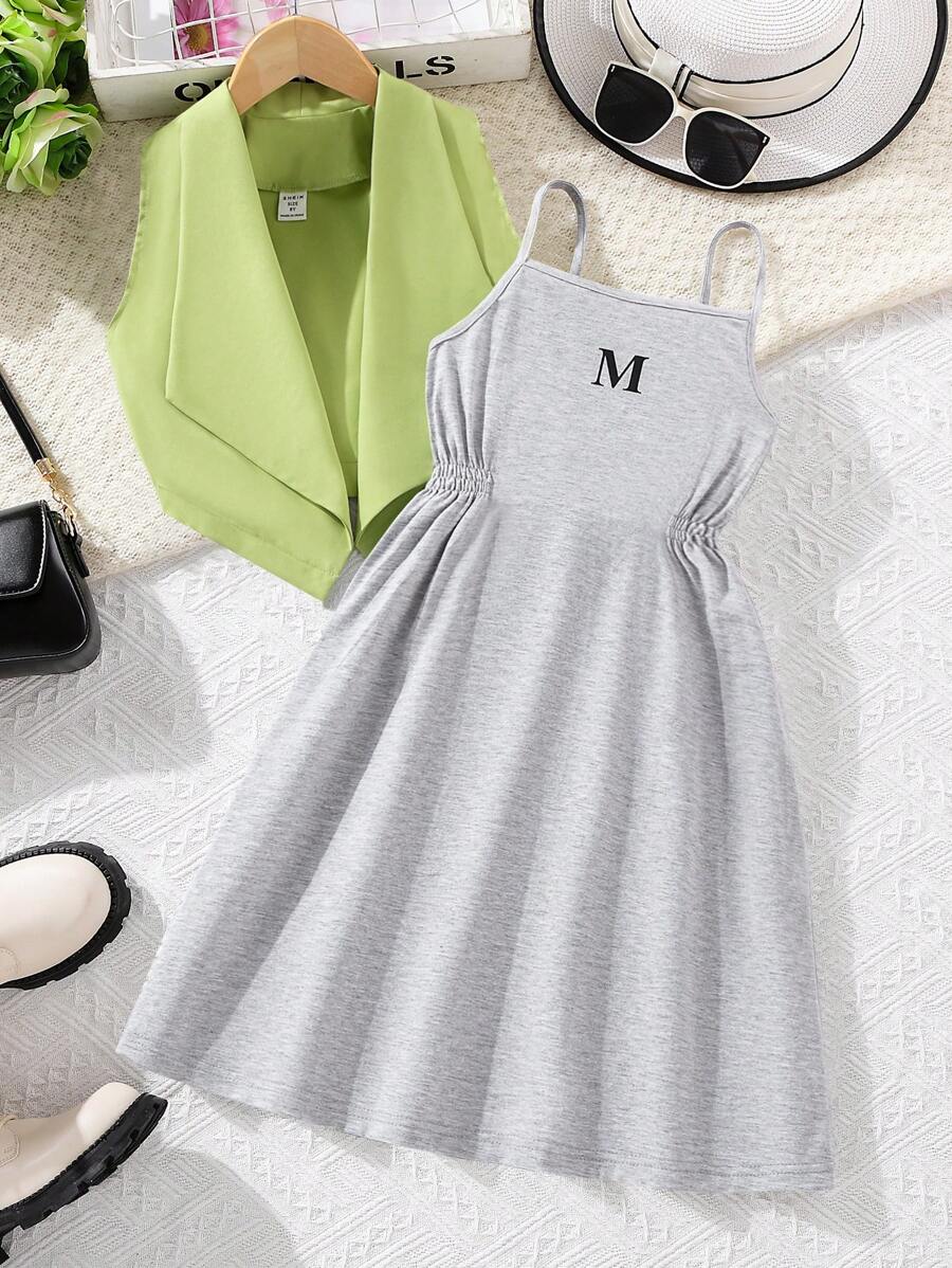 SHEIN 女孩大翻領夾克和蝴蝶圖案吊帶連衣裙 - 彩色 - 查看 1