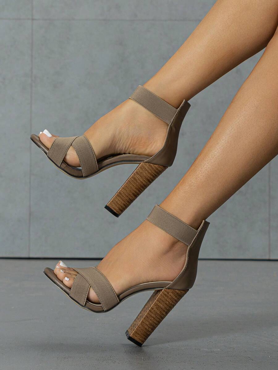 女性交叉粗跟優雅卡其色彈性踝帶平底涼鞋 - 卡其色 - 查看 1