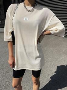 DAZY 字母貼布落肩T恤 - 米色 - 查看 5