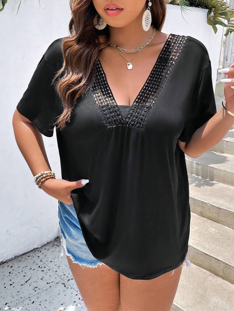 SHEIN LUNE 大碼蕾絲拼接T恤 - 黑色 - 查看 1