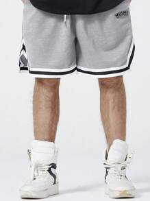 Aesthetic Post 男士寬鬆字母印花短褲，配對比修邊和束口腰帶 - 淺灰色 - 查看 1