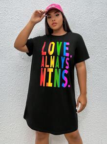 SHEIN EZwear 大碼LGBT標語圖案落肩T恤洋裝 - 黑色 - 查看 6