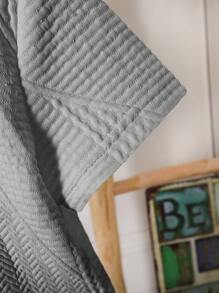 SHEIN 小男童字母補丁細節T恤和短褲套裝 - 灰色 - 查看 3