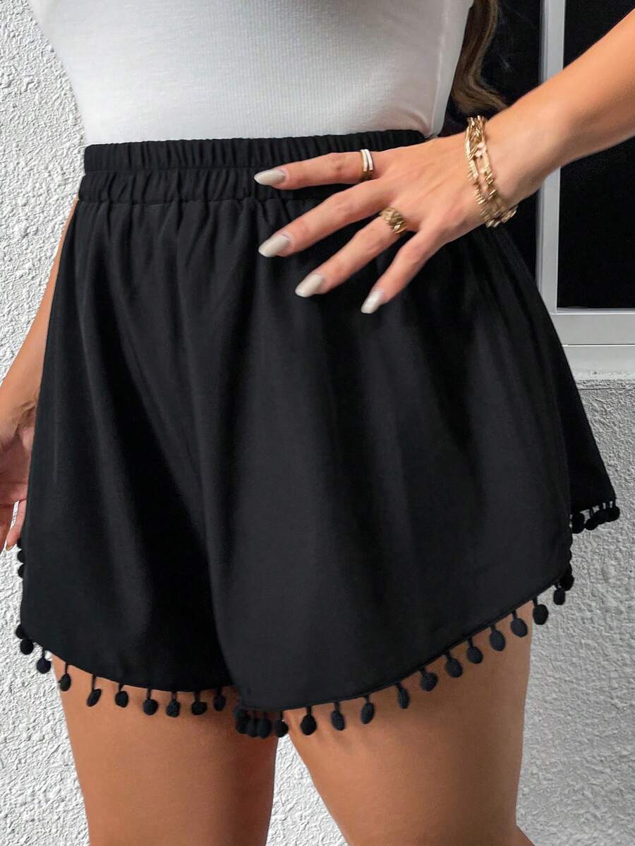 SHEIN VCAY 大碼素色小絨球邊短褲 - 黑色 - 查看 1