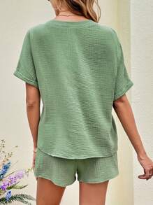 SHEIN LUNE 缺口領蝙蝠袖上衣和前繫帶短褲 - 綠色 - 查看 2