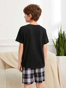 SHEIN 男孩卡通和標語圖案T恤和格紋短褲睡衣套裝 - 黑與白 - 查看 6