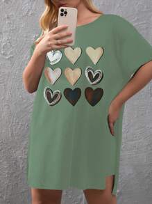 SHEIN Unity Plus Heart Print Split Hem Tee & Biker Shorts - Green - View 3