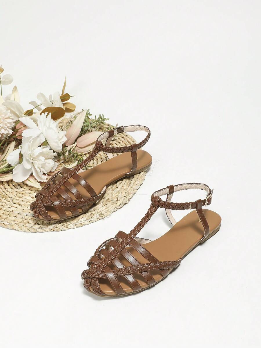 度假棕色涼鞋適用於女士編織細節踝帶平底涼鞋 - 棕色 - 查看 1