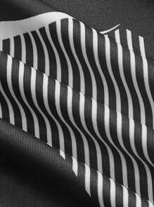 SHEIN ICON 大碼Bikercore條紋和字母圖案短款T恤 - 黑色 - 查看 3