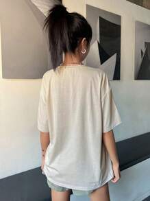 DAZY 花和標語圖案落肩T恤 - 米色 - 查看 2