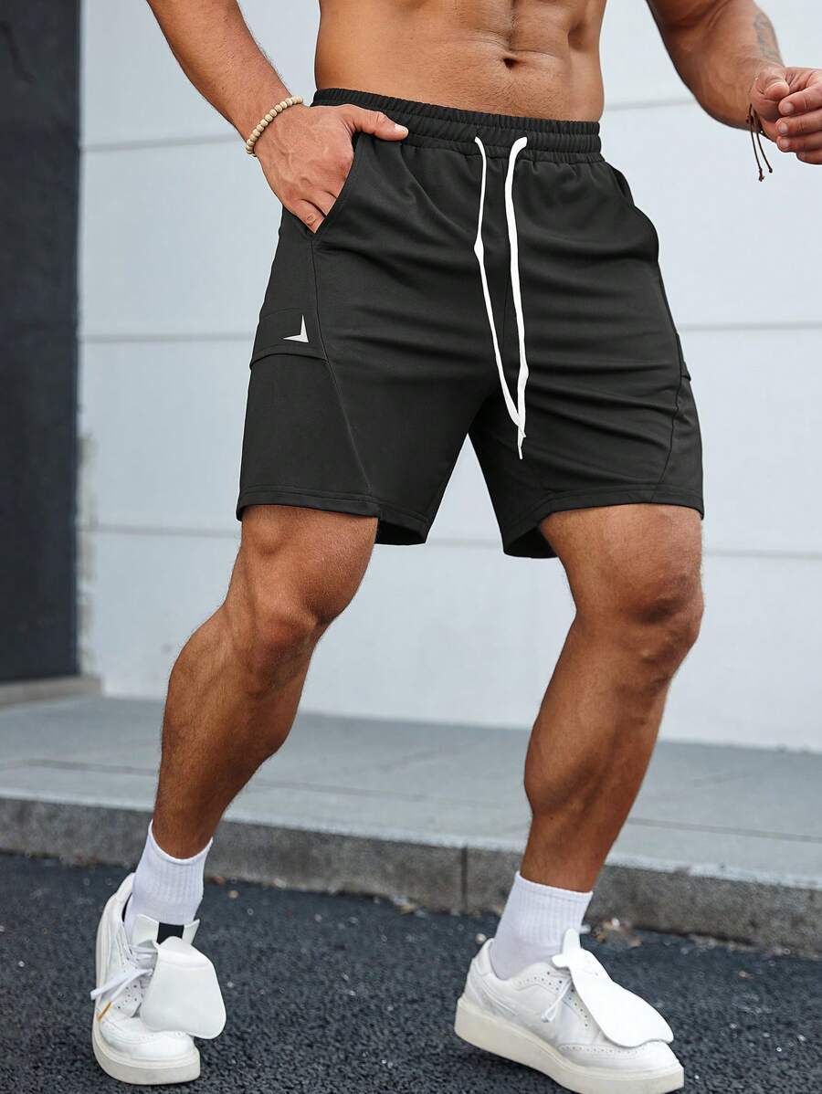 Manfinity Fitness Shorts deportivos para gimnasio para hombre con bolsillos inclinados y cintura elástica con cordón - Negro - Ver 1