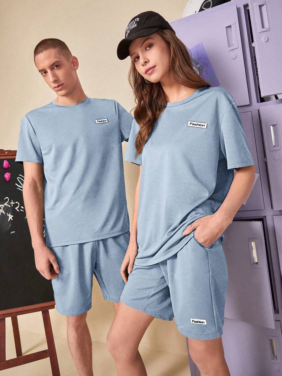 SWAVVY 1入組字母貼布T恤和1入組短褲 - 淺藍色 - 查看 1