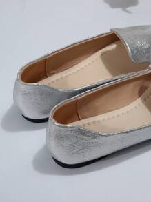 女性金屬亮絲尖頭魅力四射銀樂福鞋 - 銀色 - 查看 6