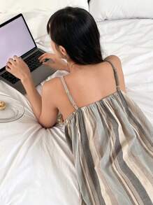 DAZY Vestido de pijama de tirantes con volantes y estampado de rayas