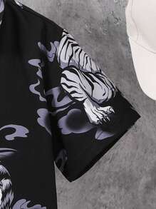 SHEIN 男童寬鬆短袖襯衫，鈕扣開合，通體老虎印花，適合休閒、運動、街頭和度假，春夏 - 彩色 - 查看 5