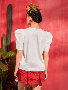 Frida Kahlo X SHEIN Blusa con estampado de figura de manga farol - Blanco - Ver 2