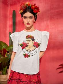 Frida Kahlo X SHEIN Blusa con estampado de figura de manga farol - Blanco - Ver 4