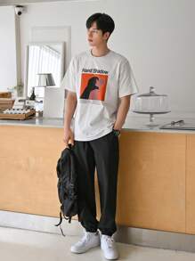 DAZY Men Cotton Slogan & Figure Graphic Tee - Light Grey - View 8