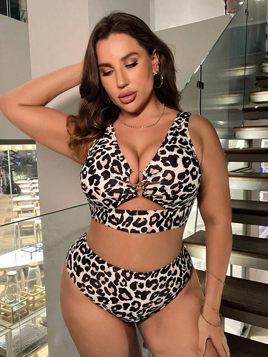 SHEIN Swim Curve Conjunto de bikini verano playa de talla grande con estampado de leopardo y anillos enlazados