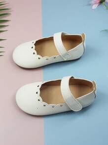 女孩鏤空愛心細節貝殼邊極簡瑪麗珍平底鞋適用於戶外 - 米色 - 查看 1